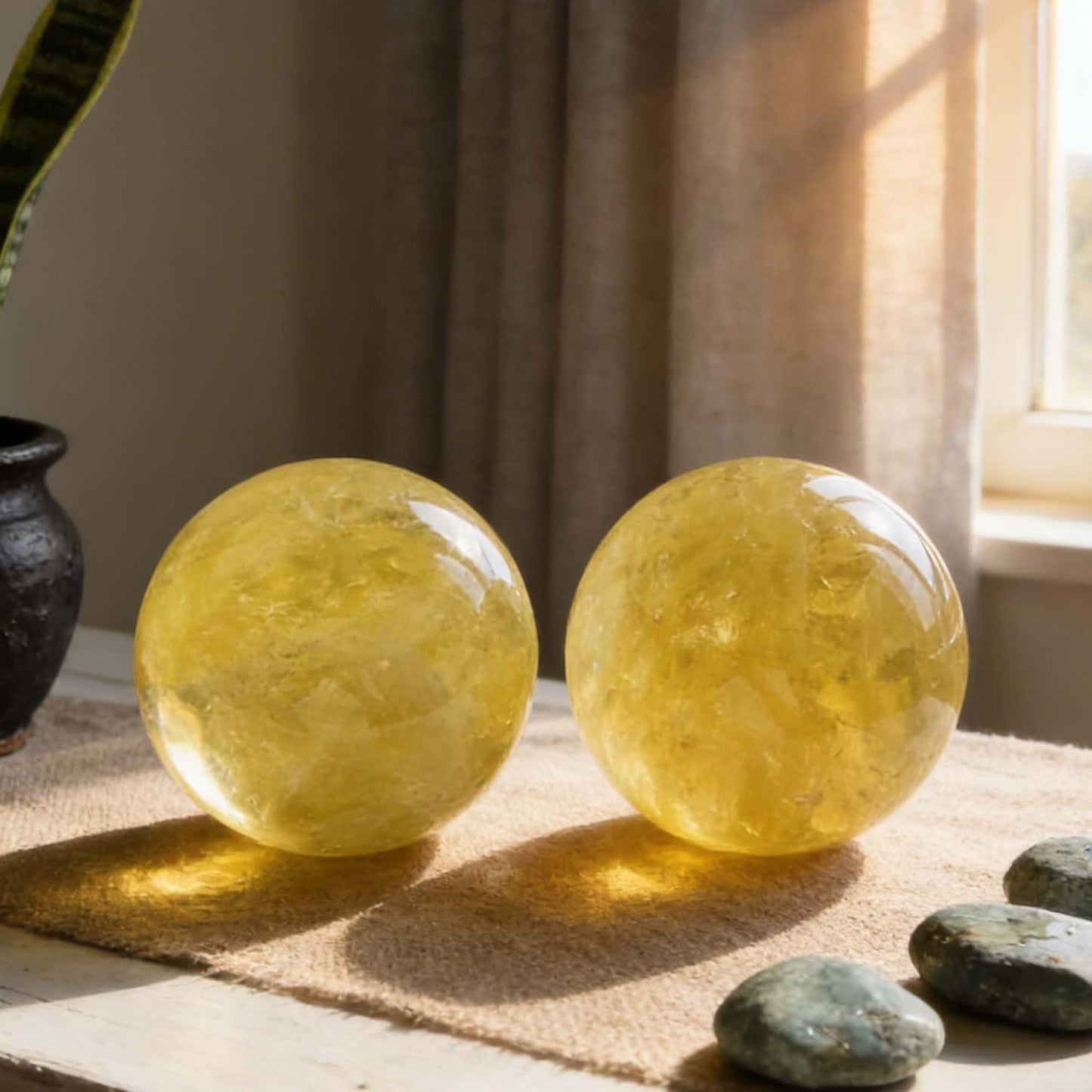 AierCrystal Natural Stone Crystal Sphere Feng Shui Home Decoration Ball Positive Energy Scrying Orb for Meditation Tool for Spiritual Space Purification Globe Diameter 4-5cm Citrine Sphere