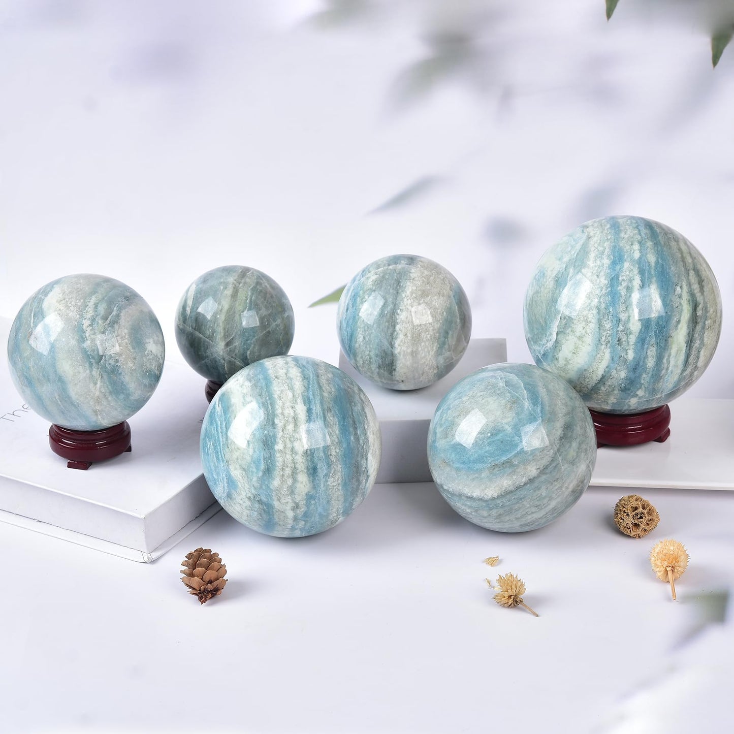 JIC Gem Natural Trolleite Crystal Ball Sphere Blue Healing Crystal Gemstone Ball with Display Stand Home Decor Meditation Grid Energy Balance (70-80mm)