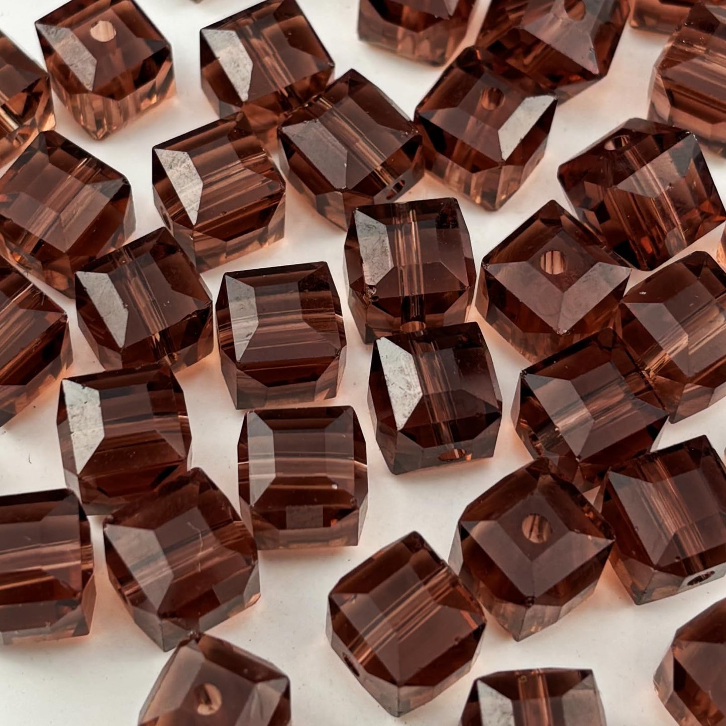 YUEXIGO 100pcs 8mm Cube Crystal Glass Beads for Jewelry Making Faceted Square Crystal Glass Bead Spacer Beads Loose Beads for Bracelet Earring Necklace DIY Craft(Medium Purple)