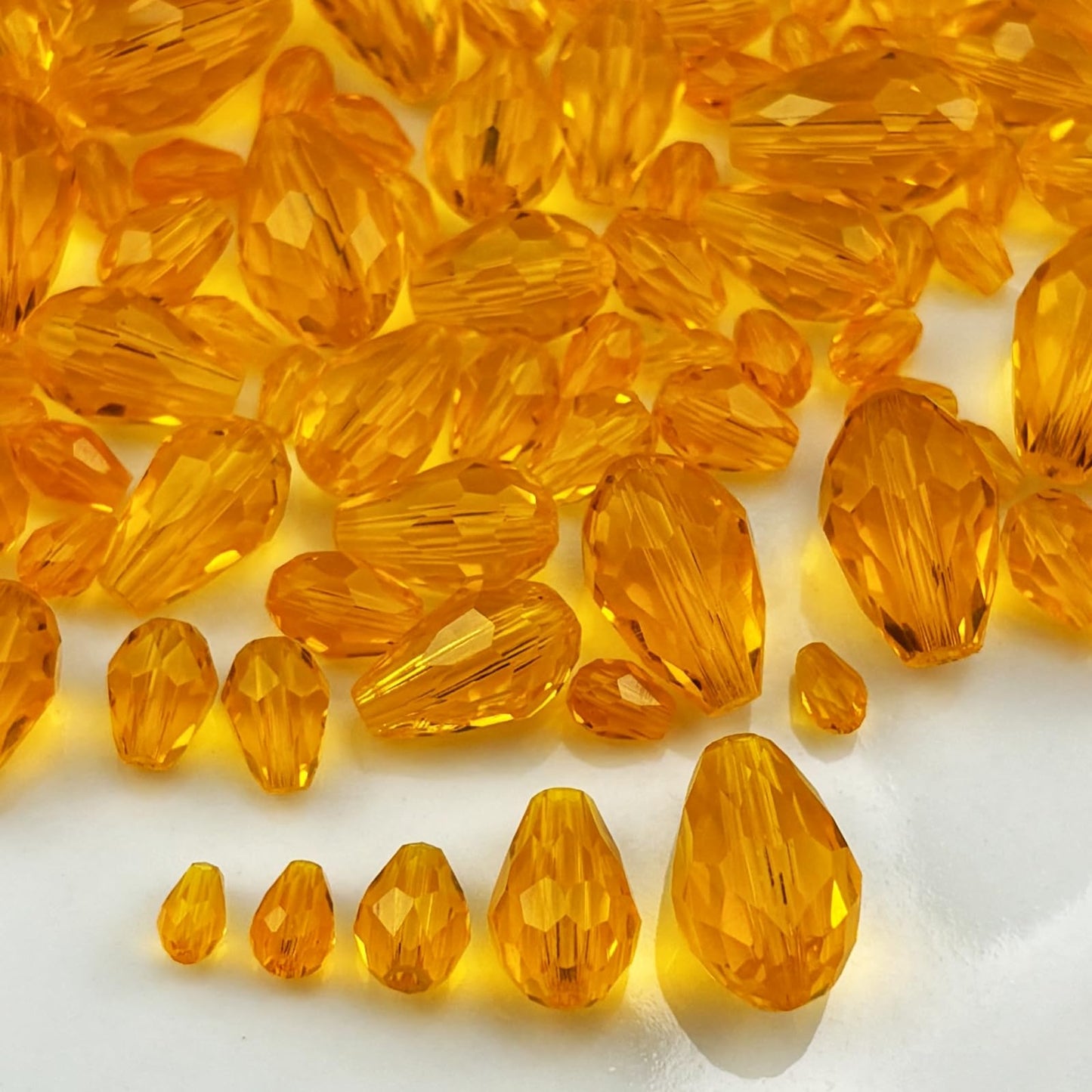 Xinhongo 340pcs Teardrop Crystal Glass Beads 3x5mm 4x6mm 6x8mm 8x12mm 10x15mm Vertical Hole Faceted Glass Spacer Beads for Necklace Bracelet Earrings DIY Jewelry Crafts(Orange)