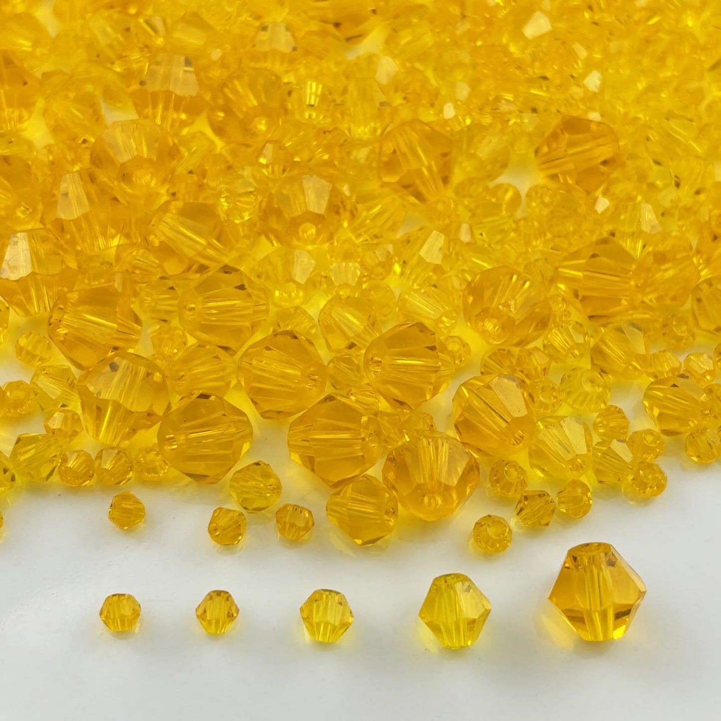 Pinhoollgo 1310pcs Bicone Crystal Glass Beads 2mm 3mm 4mm 6mm 8mm Faceted Crystal Spacer Beads for Bracelets Necklace Pendants Earrings DIY Jewelry Craft Making(Gold Yellow)