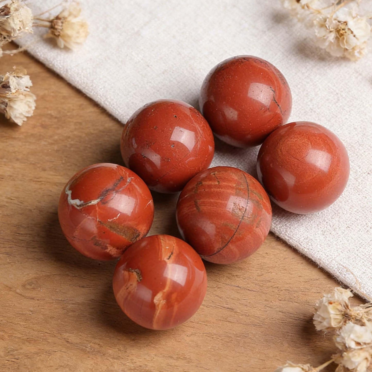 AierCrystal Natural Stone Crystal Sphere Feng Shui Home Decoration Ball Positive Energy Scrying Orb for Meditation Tool for Spiritual Space Purification Globe Diameter 4-5cm Red Jasper Sphere