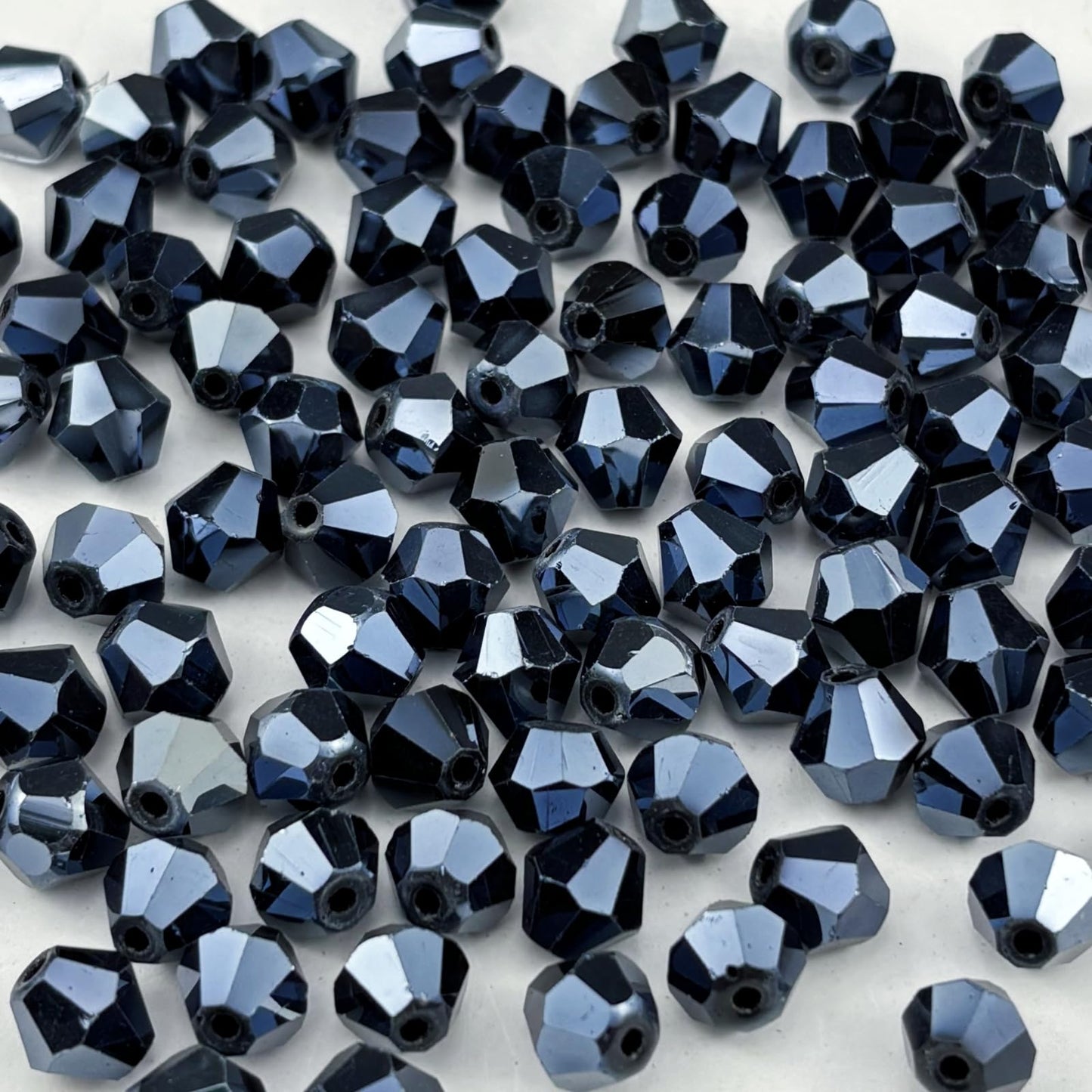 Pinhoollgo 500pcs 4mm Bicone Crystal Glass Beads Faceted Bicone Crystal Beads Bulk Glass Spacer Beads for Bracelets Necklace Pendants Earrings DIY Jewelry Craft Making(Black)