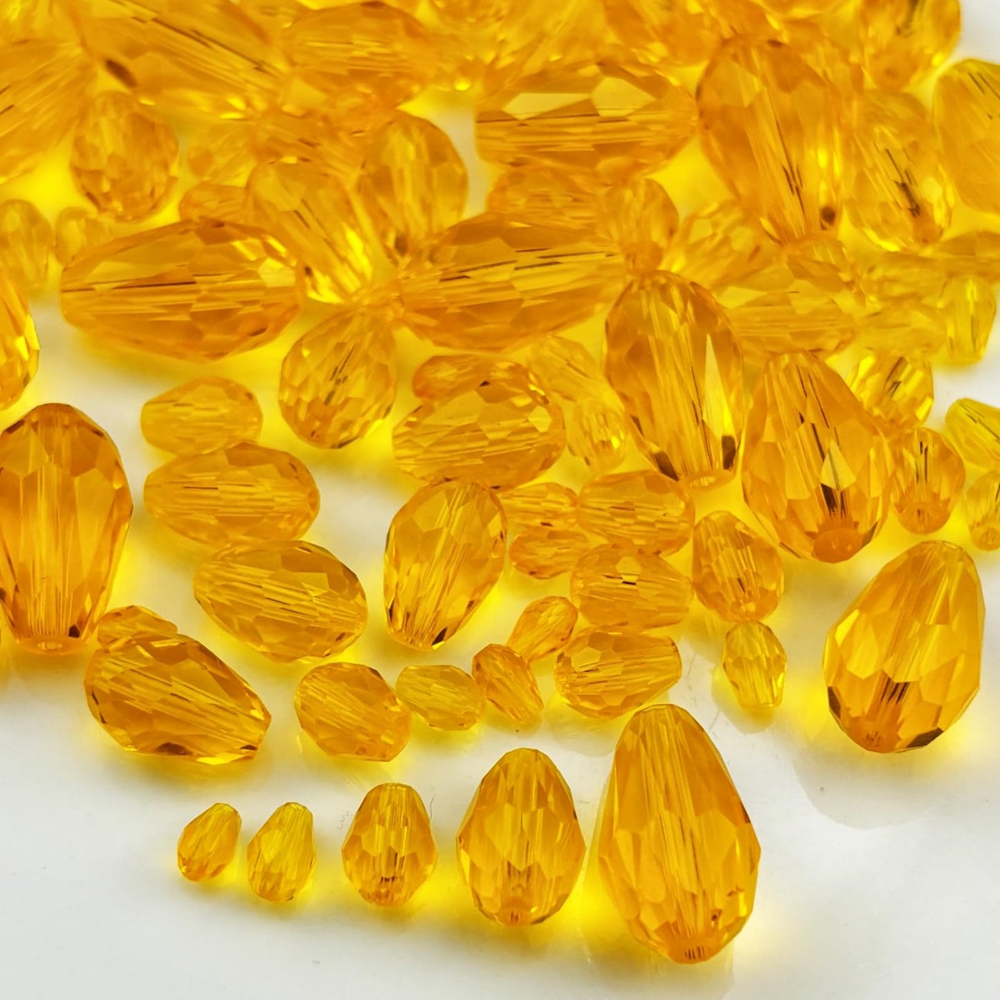 Xinhongo 340pcs Teardrop Crystal Glass Beads 3x5mm 4x6mm 6x8mm 8x12mm 10x15mm Vertical Hole Faceted Glass Spacer Beads for Necklace Bracelet Earrings DIY Jewelry Crafts(Gold Yellow)