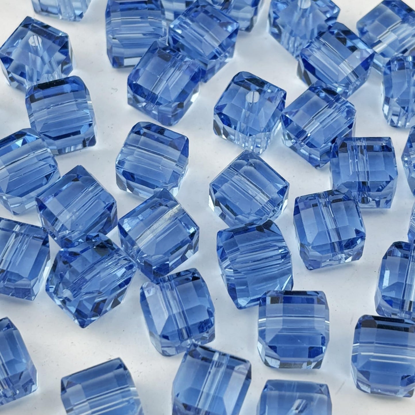 YUEXIGO 100pcs 6mm Cube Crystal Glass Beads for Jewelry Making Faceted Square Crystal Glass Bead Spacer Beads Loose Beads for Bracelet Earring Necklace DIY Craft(Light Blue)