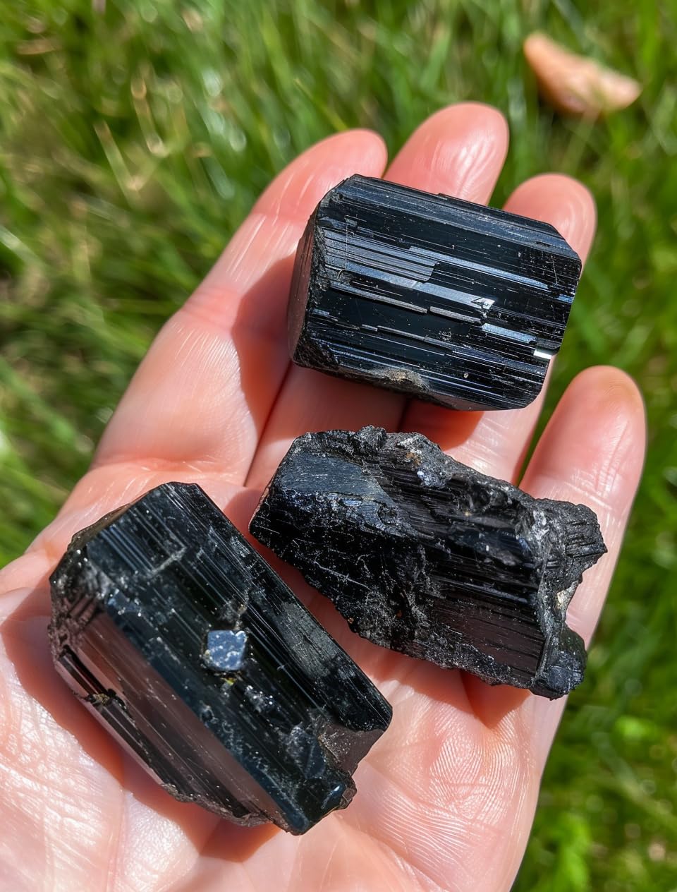 Luckeeper 1 lb Black Tourmaline Bulk Raw Crystals and Healing Stones for Tumbling, Wire Wrapping, Wicca Reiki,Meditation