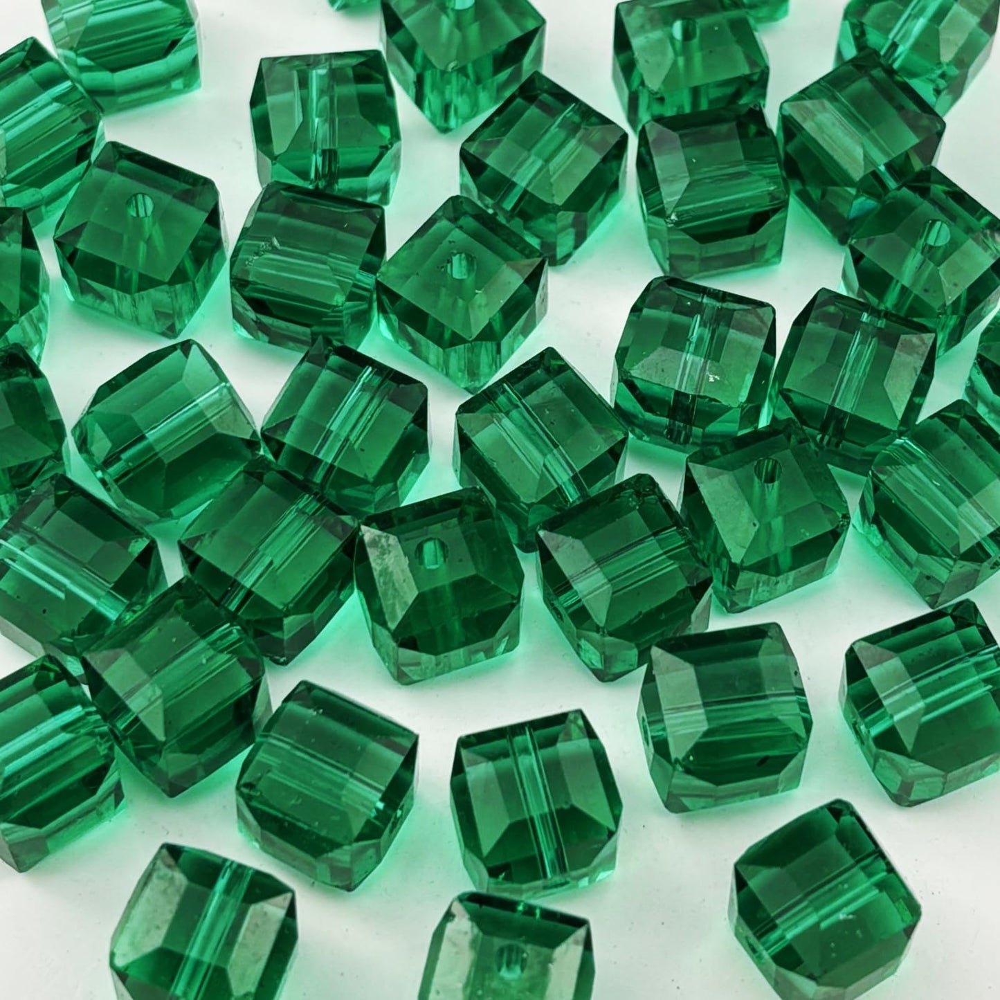 YUEXIGO 100pcs 6mm Cube Crystal Glass Beads for Jewelry Making Faceted Square Crystal Glass Bead Spacer Beads Loose Beads for Bracelet Earring Necklace DIY Craft(Peacock Green)