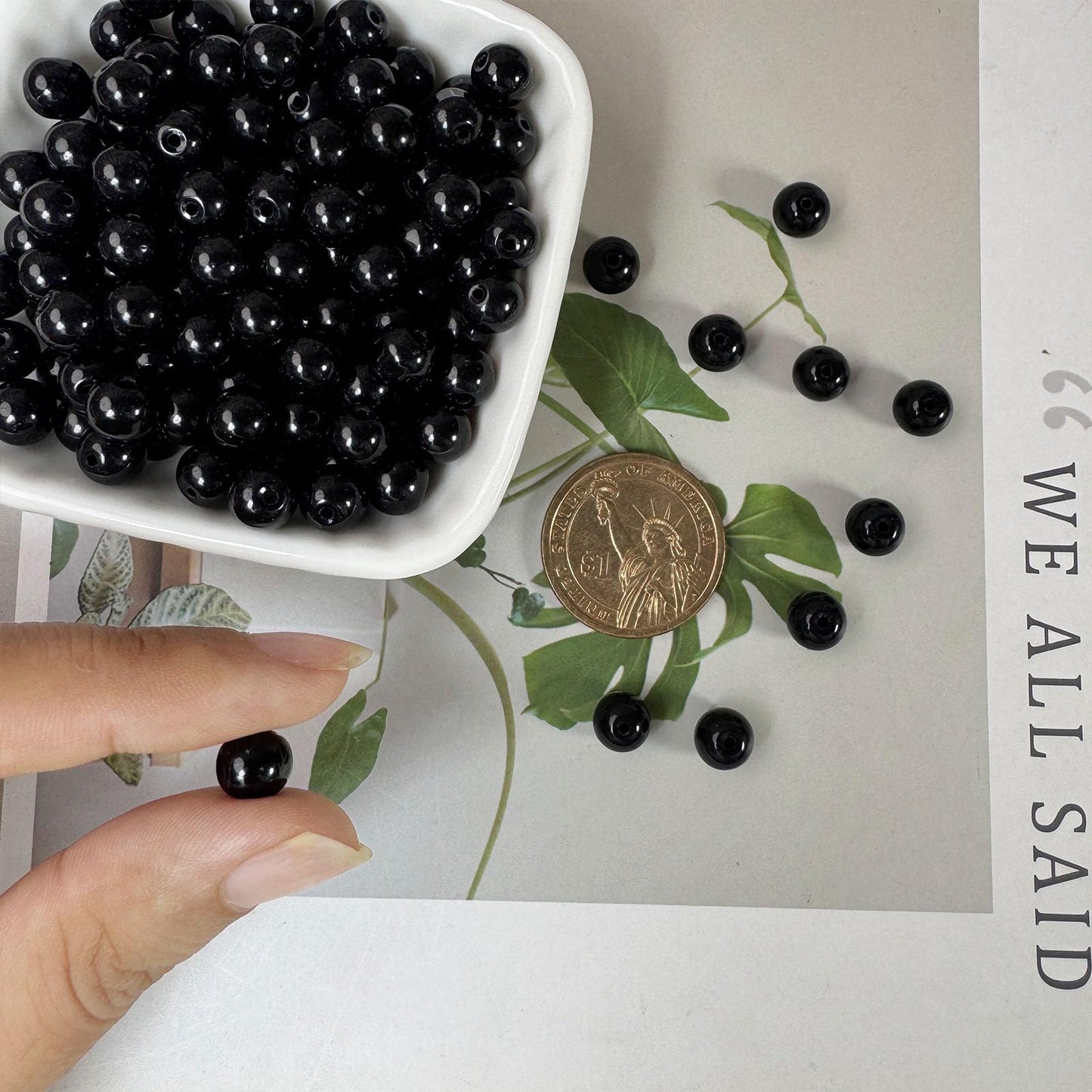 PAMIR TONG 400pcs 8mm Black Round Glass Beads for Bracelet Pretty Smooth Loose Beads for Necklace-Earring-Jewelry Making-Home Decor and DIY Crafts & Projects