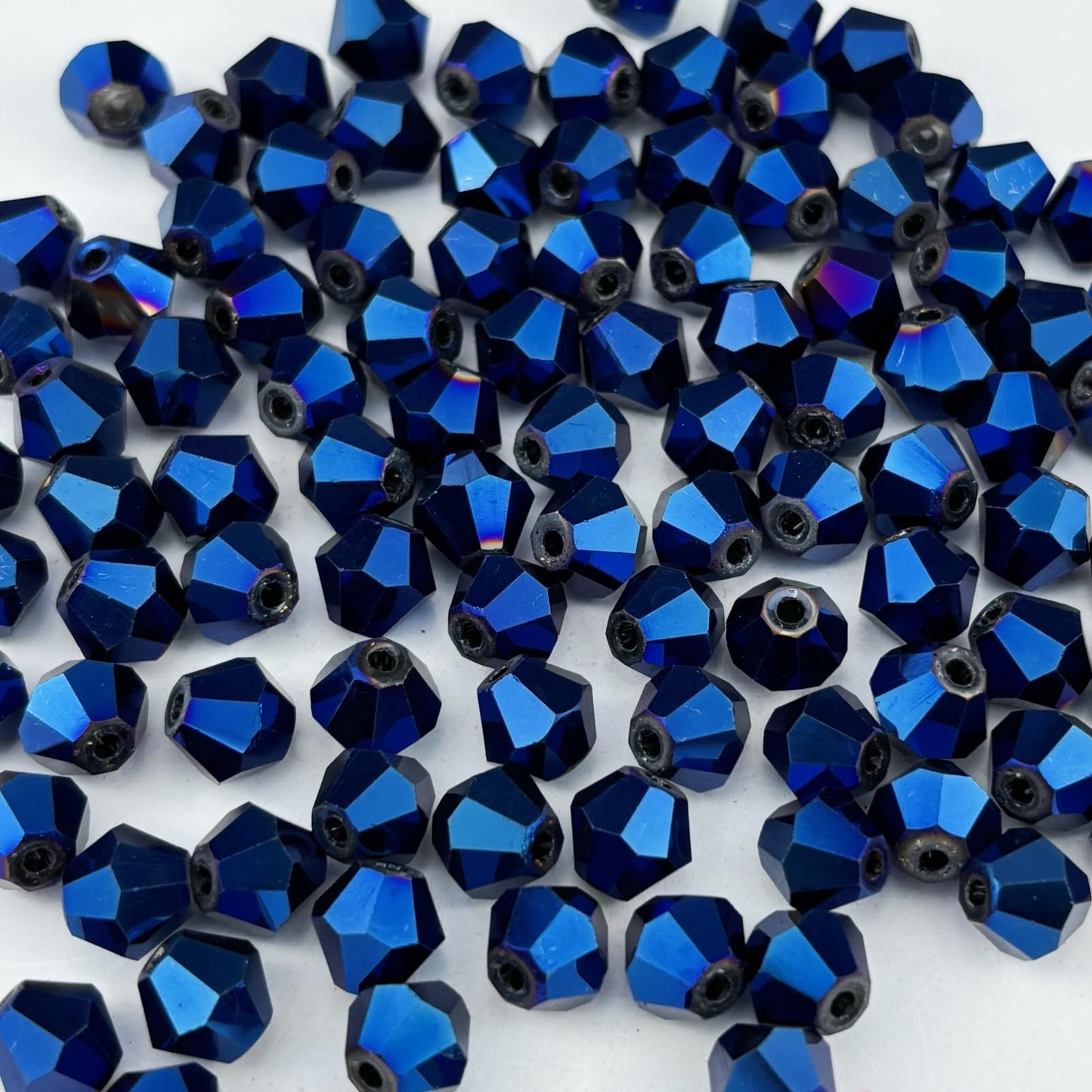 Pinhoollgo 600pcs 3mm Bicone Crystal Glass Beads Faceted Bicone Crystal Beads Bulk Glass Spacer Beads for Bracelets Necklace Pendants Earrings DIY Jewelry Craft Making(Blue Light)