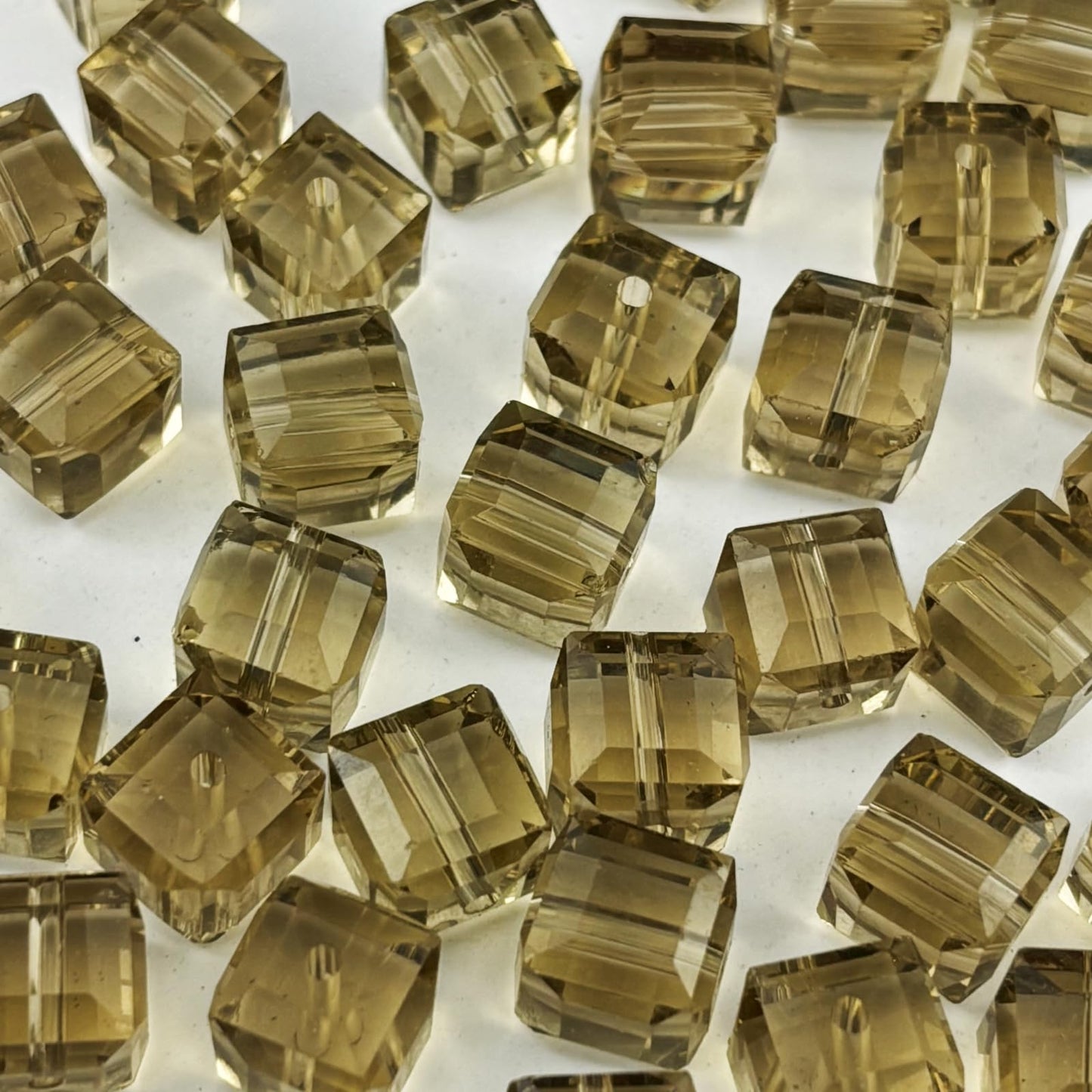 YUEXIGO 40pcs 10mm Cube Crystal Glass Beads for Jewelry Making Faceted Square Crystal Glass Bead Spacer Beads Loose Beads for Bracelet Earring Necklace DIY Craft(Champagne)