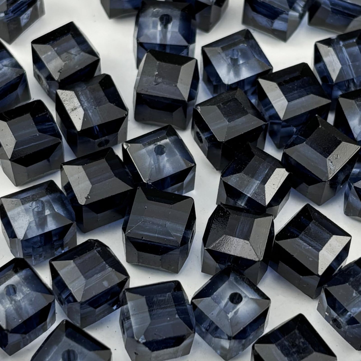 YUEXIGO 100pcs 6mm Cube Crystal Glass Beads for Jewelry Making Faceted Square Crystal Glass Bead Spacer Beads Loose Beads for Bracelet Earring Necklace DIY Craft(Ink Blue)