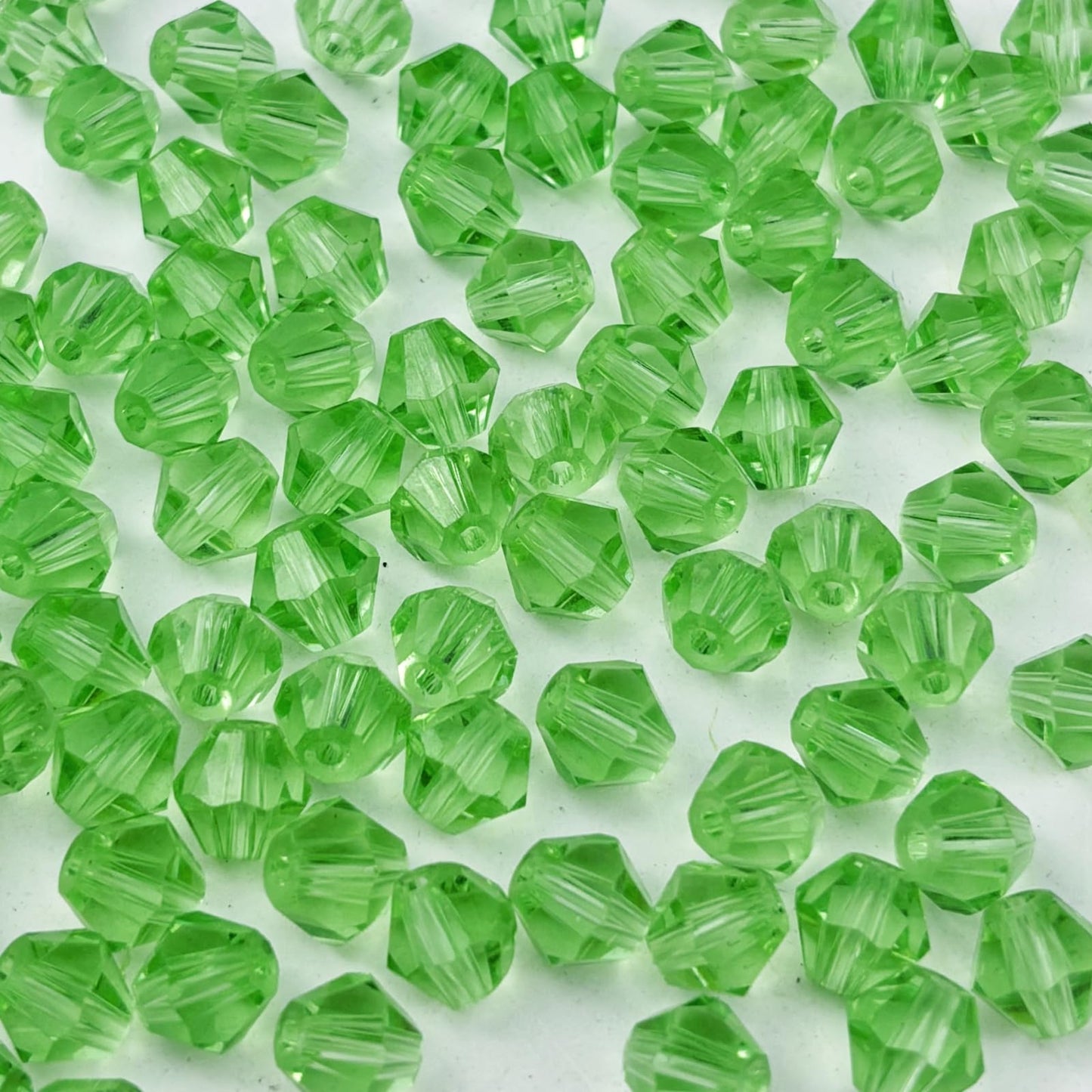 YUEXIGO 500pcs 3mm Bicone Glass Crystal Beads for Jewelry Making, Faceted Bicone Glass Spacer Beads for Bracelet Earring Necklace DIY Craft(Light Green)