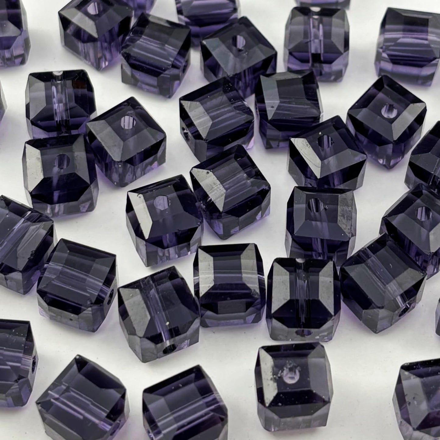 YUEXIGO 100pcs 6mm Cube Crystal Glass Beads for Jewelry Making Faceted Square Crystal Glass Bead Spacer Beads Loose Beads for Bracelet Earring Necklace DIY Craft(Violet)