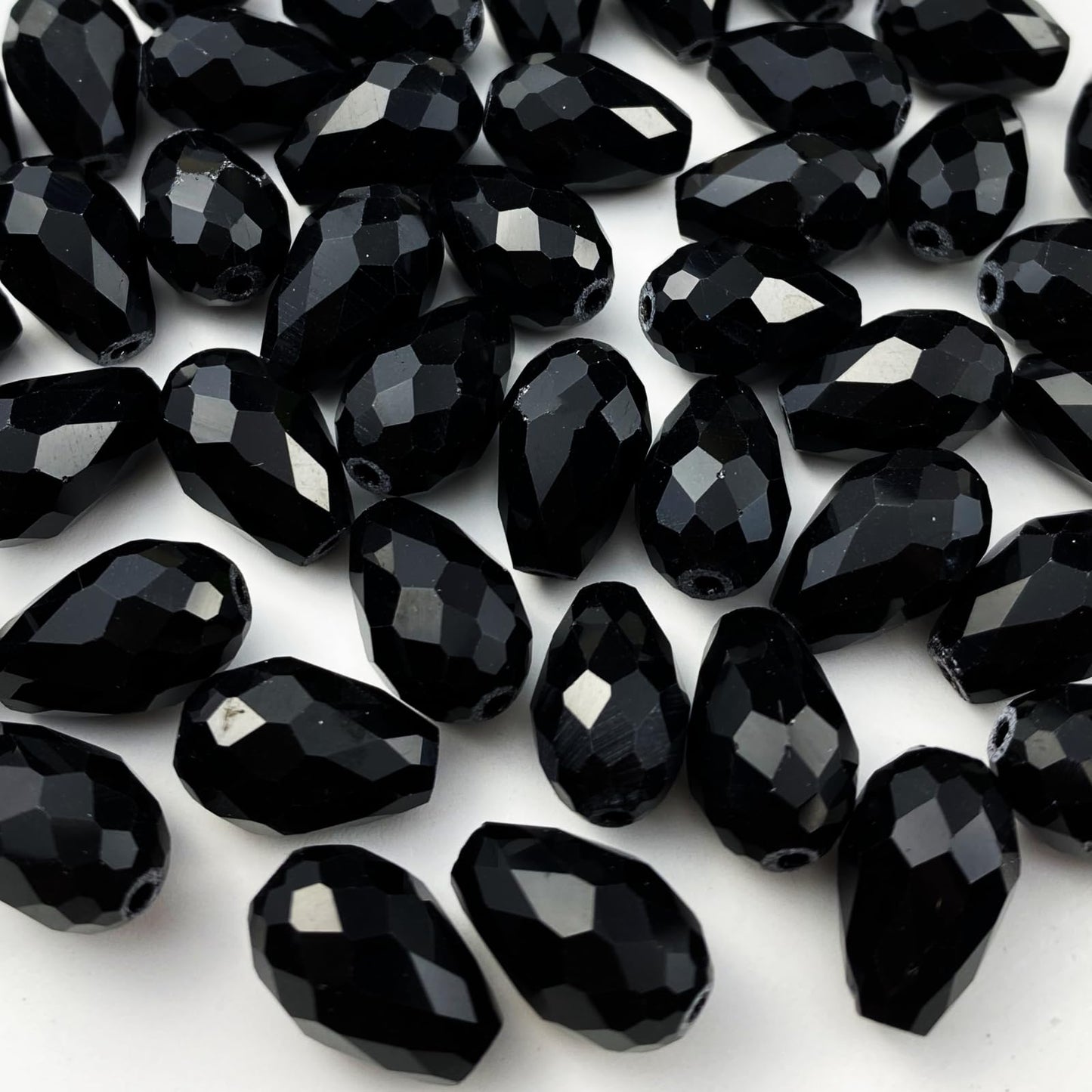 Honkoolly 200pcs 4x6mm Teardrop Crystal Glass Beads Vertical Hole Faceted Glass Teardrop Spacer Beads for Bracelets Necklace Earring DIY Jewelry Making Craft(Black)