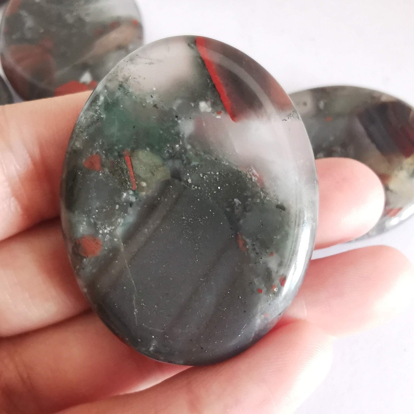 Loveliome Black Obsidian and Africa Bloodstone Thumb Worry Stone, Stress Relax Healing Reiki Crystal Pocket Palm Stones,Pack of 2