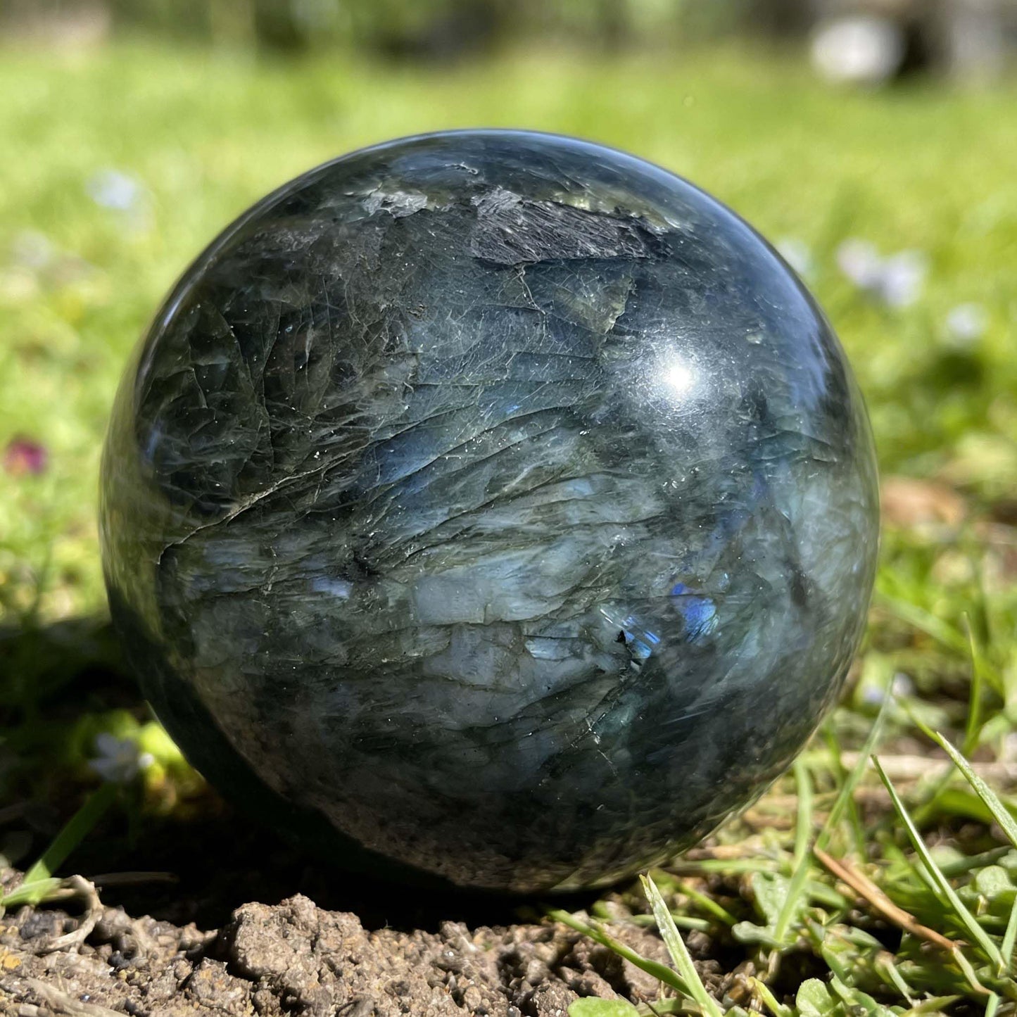 AierCrystal Natural Stone Crystal Sphere Feng Shui Home Decoration Ball Positive Energy Scrying Orb for Meditation Tool for Spiritual Space Purification Globe Diameter 4-5cm Labradorite Sphere