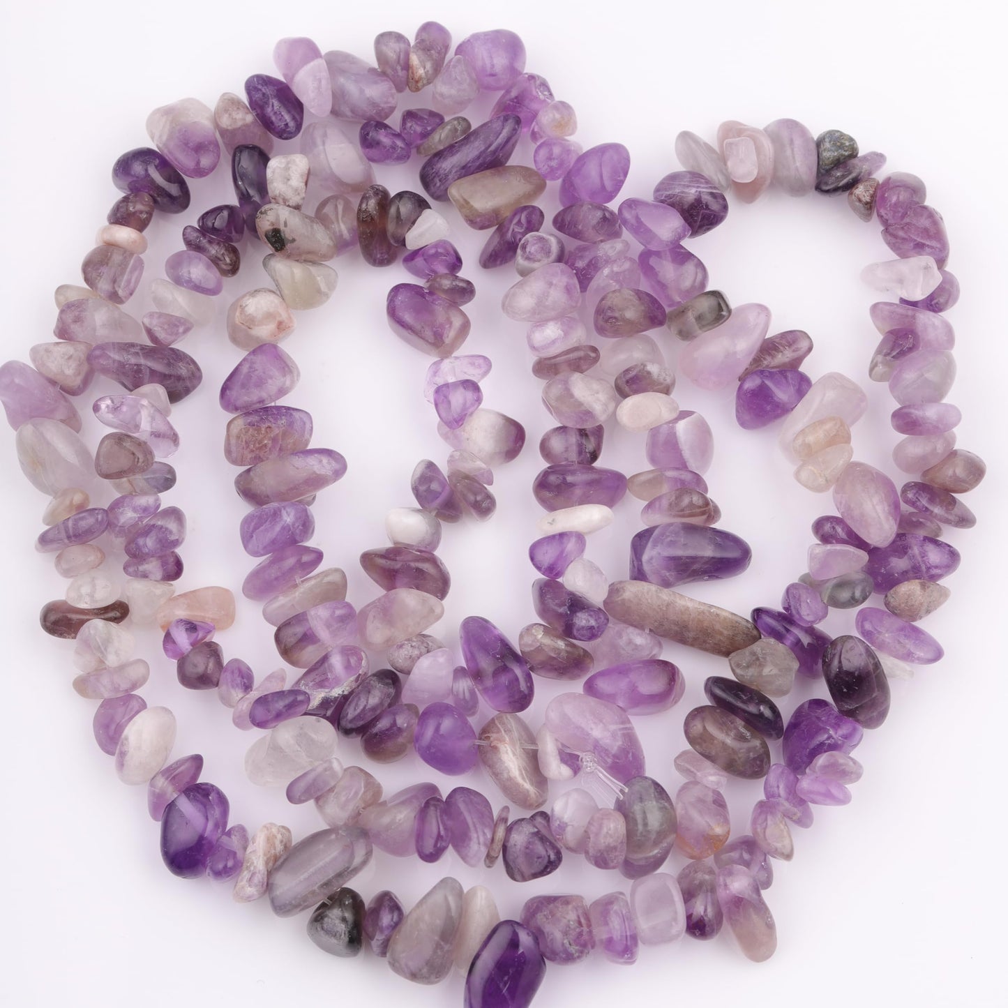 200pcs Natural Irregular Chip Stone Beads 5-8mm Pre-Drilled 30-inch Strand Semi-Precious Healing Crystal Beads for DIY Jewelry Making Bracelet Chakra Crafts Amethyst