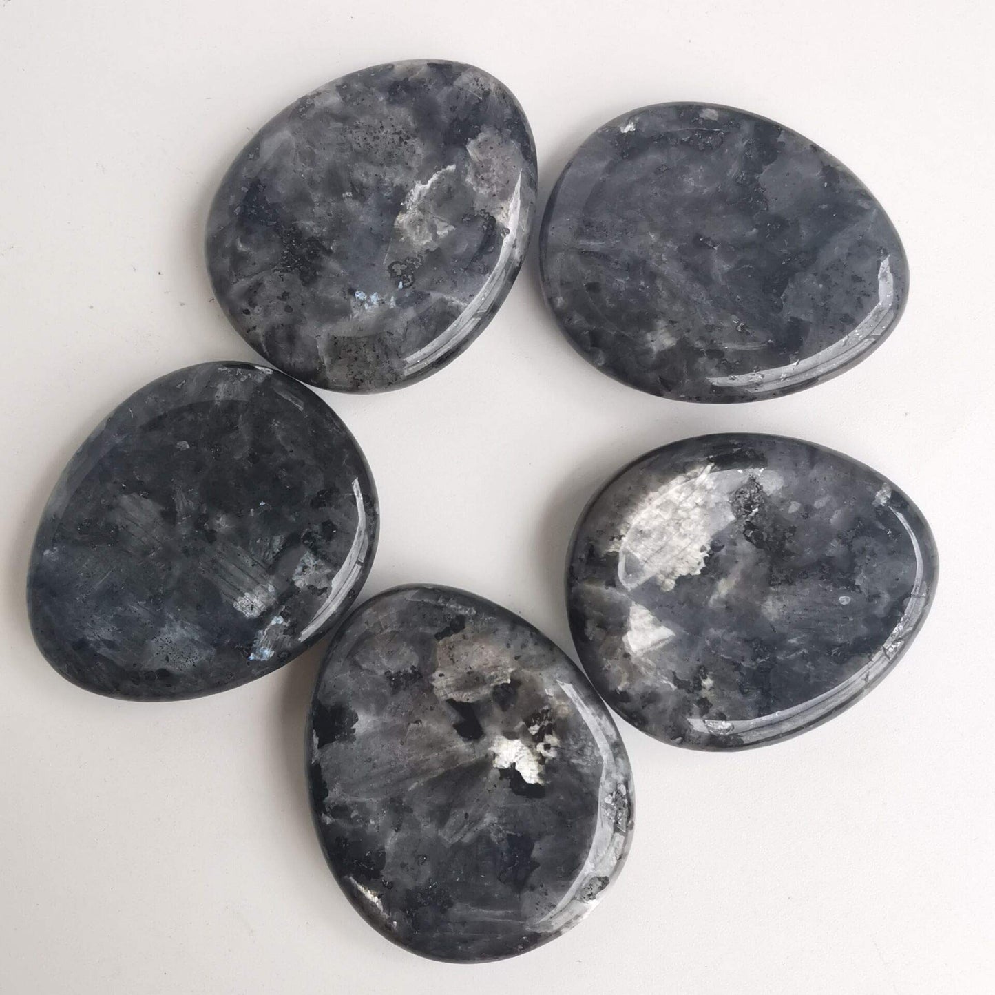 Loveliome White Howlite Turquoise and Black LabradoriteThumb Worry Stone, Stress Relax Healing Reiki Crystal Pocket Palm Stones,Pack of 2