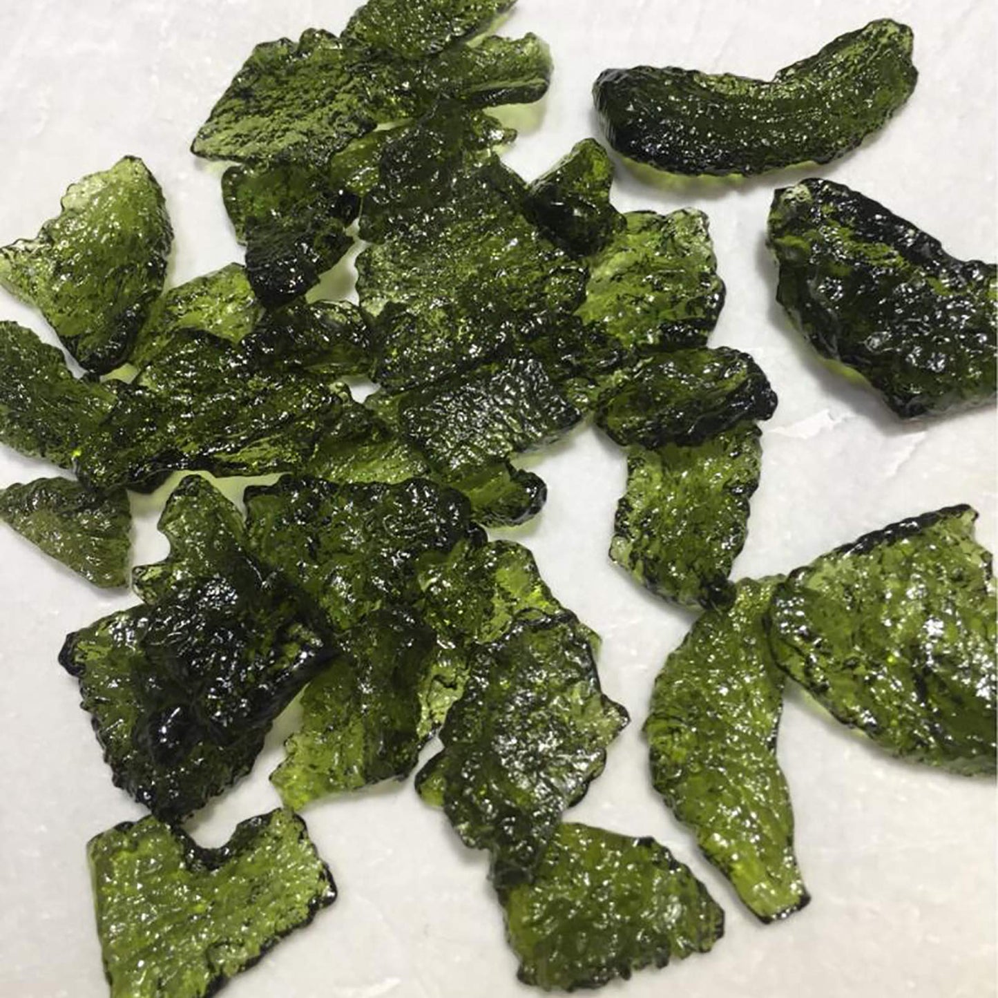 Emivery 3 Pcs Green Moldavite Czech Meteorite Artificial Irregular Stone Pendant Rough Crystal Energy Stone for DIY Jewelry Making 3g