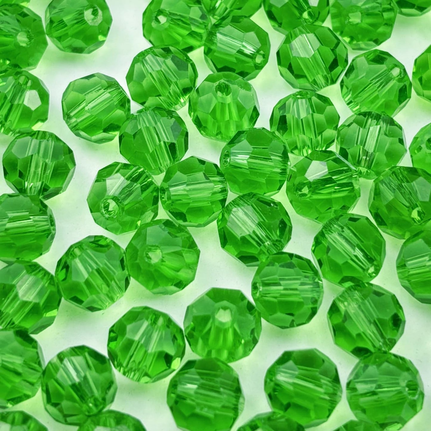 YUEXIGO 400pcs 4mm Round Crystal Glass Beads for Jewelry Making, Faceted Crystal Glass Spacer Beads for Bracelet Earring Necklace DIY Craft(Grass Green)