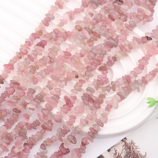 200pcs Natural Irregular Chip Stone Beads 5-8mm Pre-Drilled 30-inch Strand Semi-Precious Healing Crystal Beads for DIY Jewelry Making Bracelet Chakra Crafts Madagascar Rose Quartz