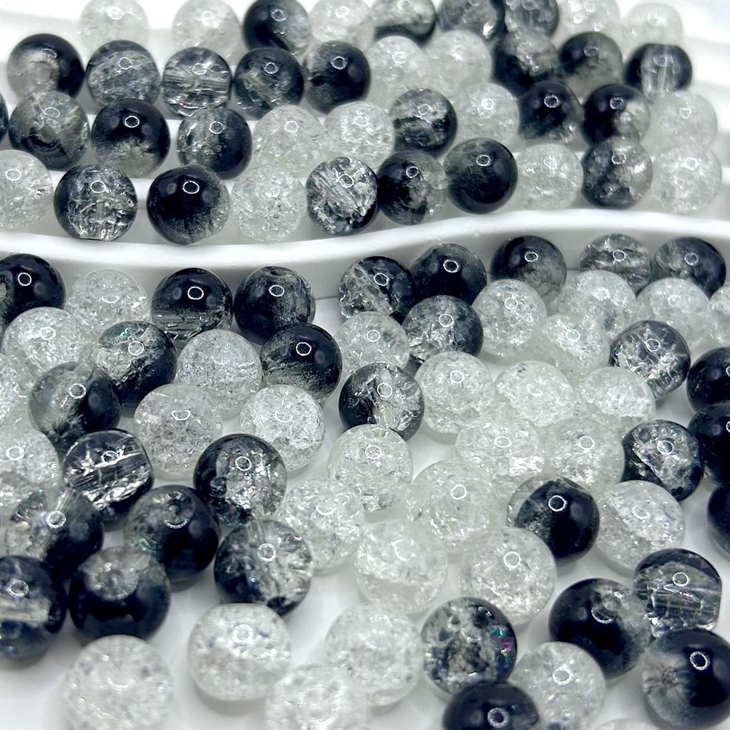 CRZSEELL 300pcs Crackle Glass Beads, 6mm Black and White Crystal Round Beads for Jewelry Making, Loose Bulk Crafts Bead for Earrings Necklaces Bracelets