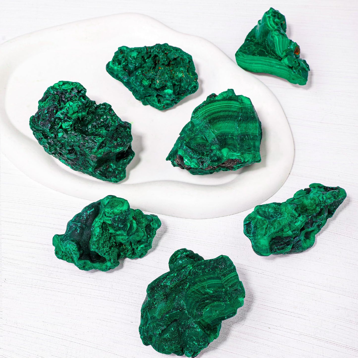 Apengshi Natural Malachite Crystal Stone 0.05-0.11lb Raw Malachite Stone Irregular Rough Malachite Mineral Specimen Original Shape Healing Crystal Gem Worry Relief Stress with Gift Box