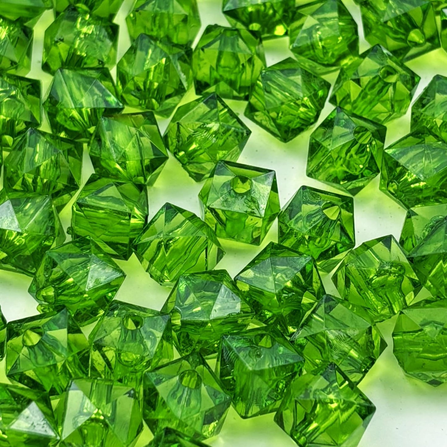 200pcs 10mm Acrylic Cube Beads Square Faceted Acrylic Beads with Hole Plastic Spacer Beads for Bracelets Necklace Earring Making Supplies(Grass Green)