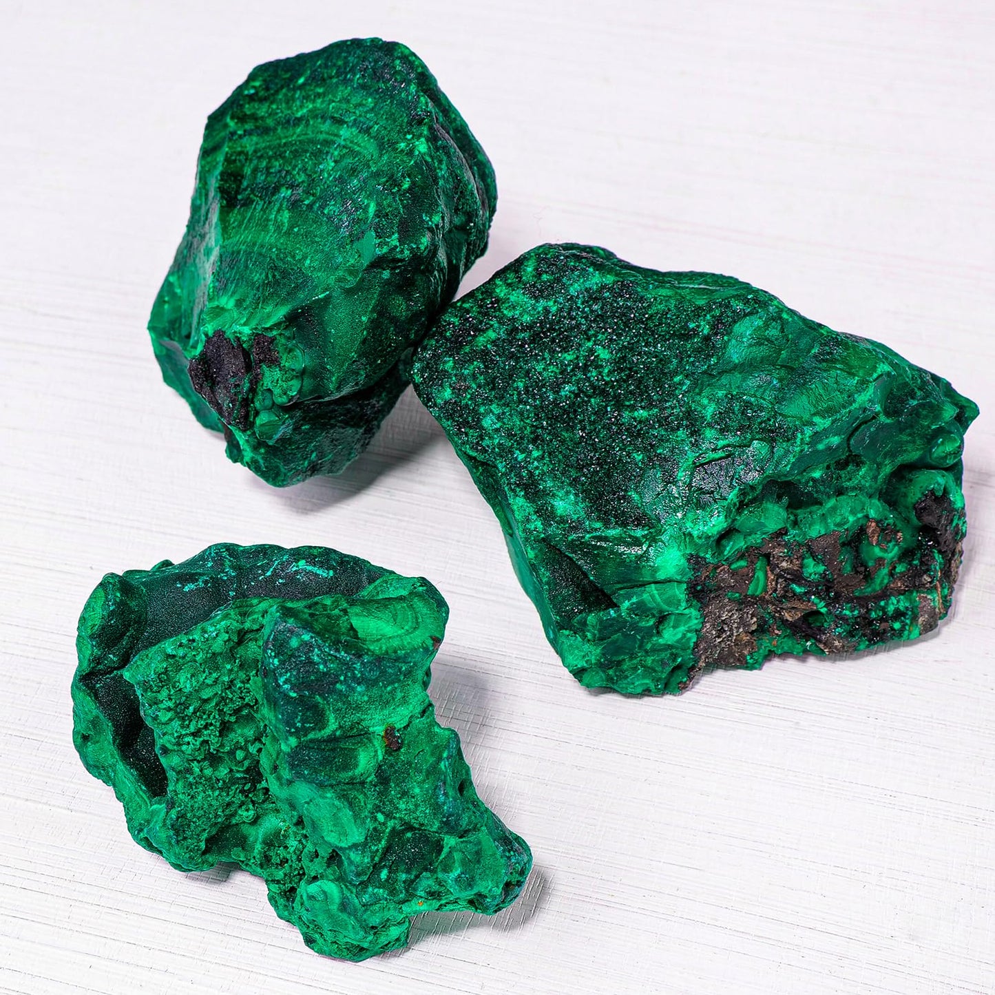 Apengshi Natural Malachite Crystal Stone 0.05-0.11lb Raw Malachite Stone Irregular Rough Malachite Mineral Specimen Original Shape Healing Crystal Gem Worry Relief Stress with Gift Box