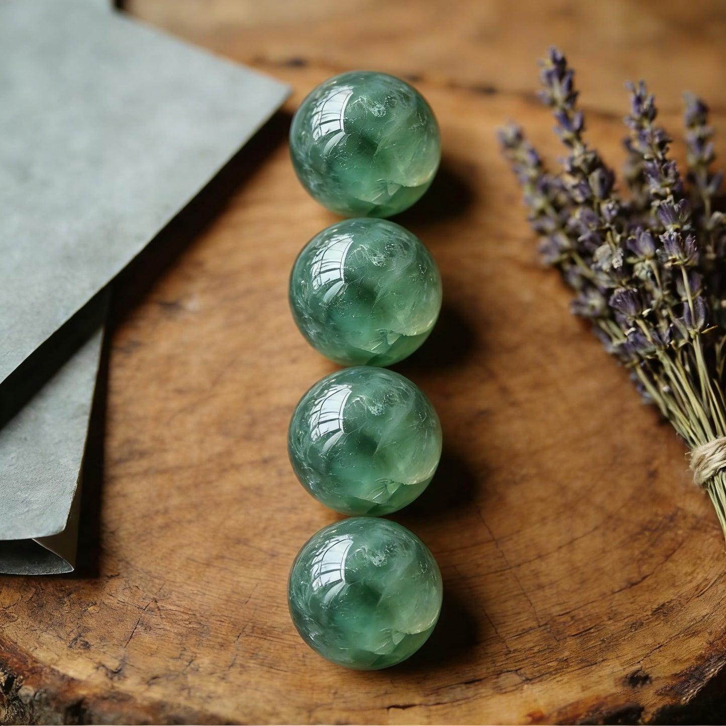 Aiercrystal Natural Stone Crystal Sphere Feng Shui Home Decoration Ball Positive Energy Scrying Orb for Meditation Tool for Spiritual Space Purification Globe Diameter 4-5cm Green Fluorite Sphere