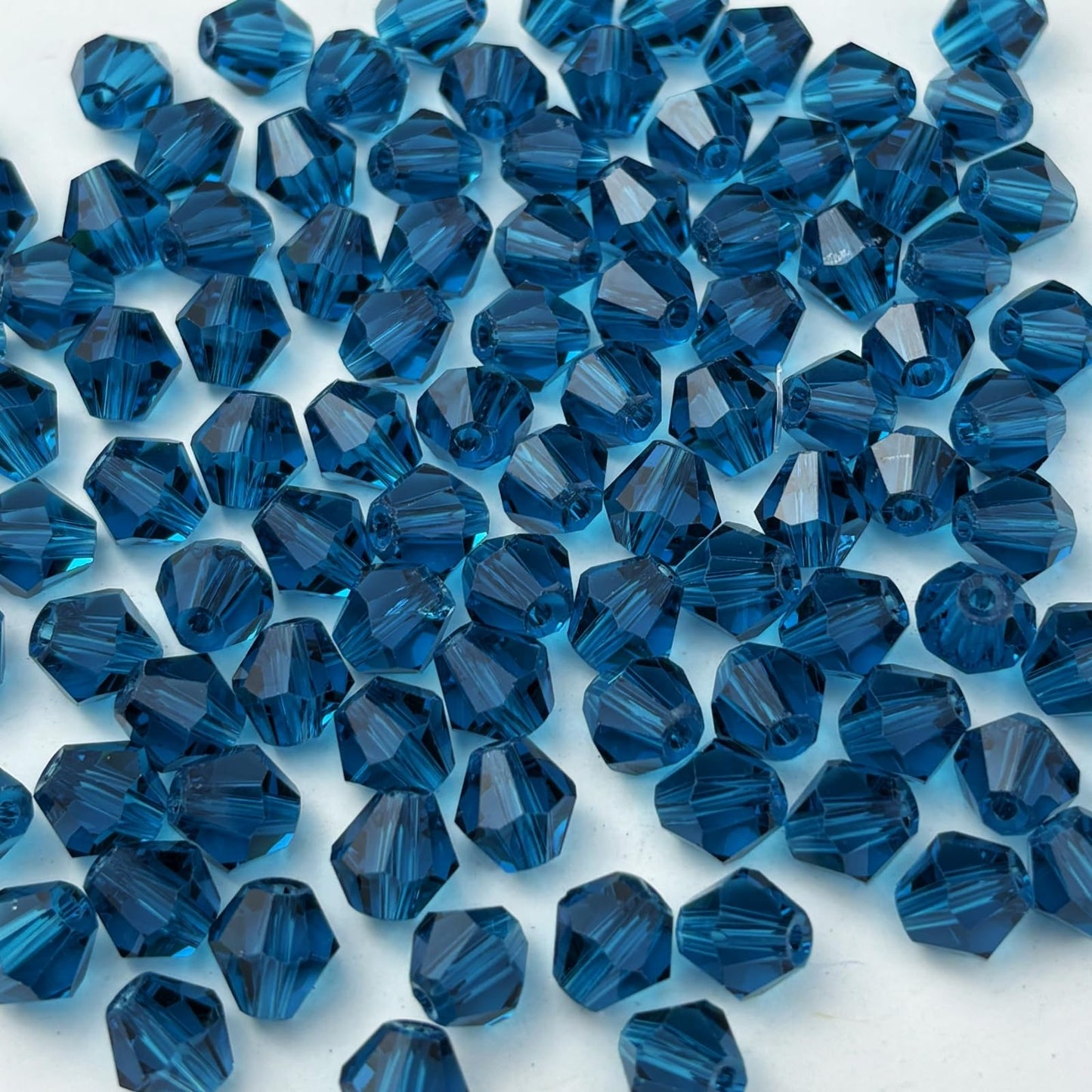 YUEXIGO 400pcs 4mm Bicone Glass Crystal Beads for Jewelry Making, Faceted Bicone Glass Spacer Beads for Bracelet Earring Necklace DIY Craft(Peacock Blue)